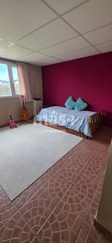 Casa 4 dormitorios, playroom, parque y garage doble - Dina Huapi