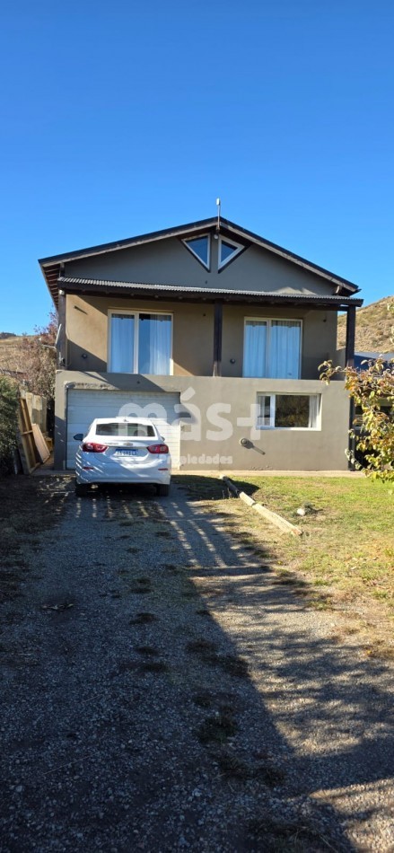 Casa 4 dormitorios, playroom, parque y garage doble - Dina Huapi