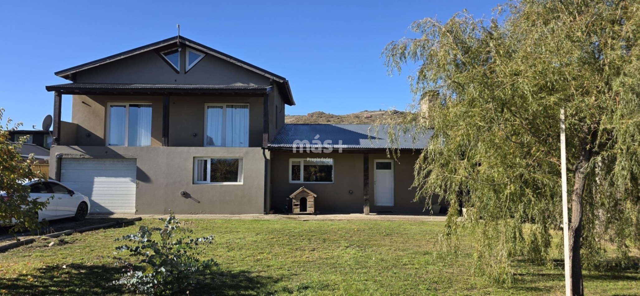 Casa 4 dormitorios, playroom, parque y garage doble - Dina Huapi