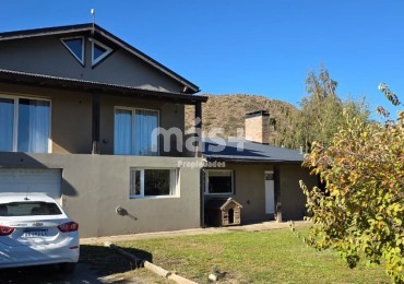 Casa 4 dormitorios, playroom, parque y garage doble - Dina Huapi